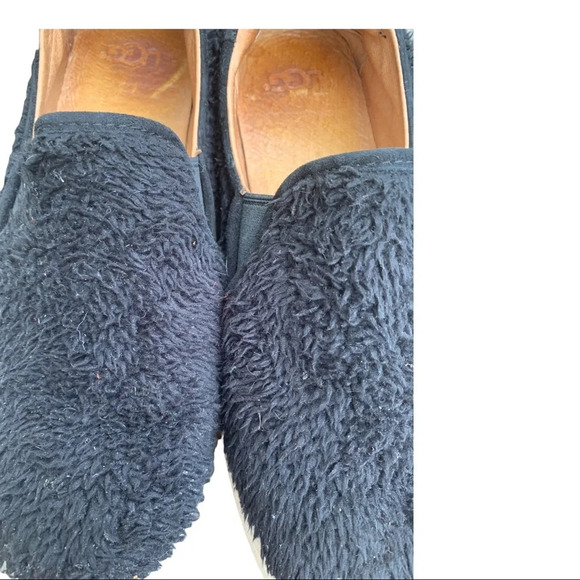 UGG Rocco Fuzzy Black Slip on sneaker size 6 - Picture 5 of 8